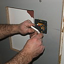 Etape 6 : Positionnement de la boite d’encastrement électrique, et positionnement de l’interrupteur en attente.