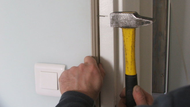 Etape 20 : Pose d’une baguette bois de finition.