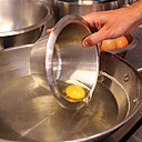 En version pochée, l’œuf est délicat à réaliser, mais si raffiné, que ça vaut le coup de s'entraîner !