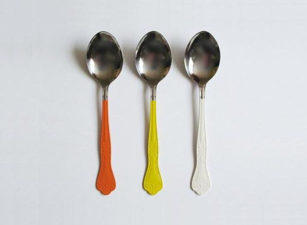 3 couleurs assorties aux assiettes.