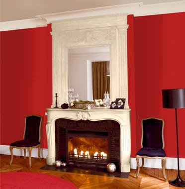 Le rouge est la couleur vive par excellence. Cette teinte s’associe parfaitement au mobilier noir, ainsi qu’aux teintes marron du parquet et de la cheminée. Elle apporte une touche de modernité dans ce salon plutôt classique. (Rouge lumière, Ripolin)