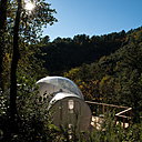 En réservant une nuit au Mas des Bulles, vous dormirez presqu'à la belle étoile.