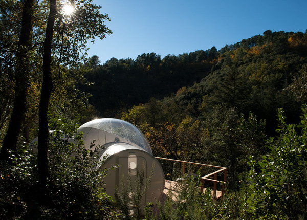 En réservant une nuit au Mas des Bulles, vous dormirez presqu'à la belle étoile.