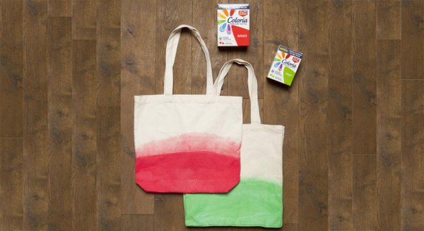 2 sacs en coton à la mode tie dye en teinture rouge et vert.