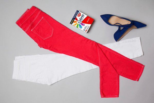 Pantalon blanc qui devient rouge ... magique!