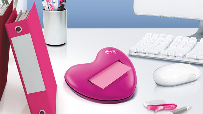 Un distributeur de Post-it en forme de cœur : une touche de tendresse et d’originalité à déposer sur le bureau de l’heureuse élue.