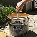 Etape 15 : La peinture devra être mélangée avec soin dans son emballage d’origine.