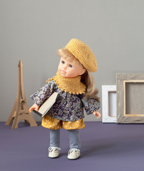 Louise la parisienne prend des cours aux Beaux Arts, look d'artiste pour arpenter les rues de Saint-Germain des Prés.