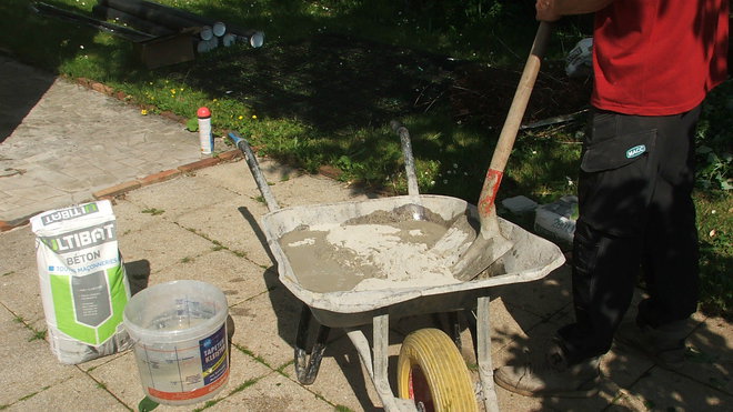 Etape 7: Préparez votre béton qui vous servira pour le scellement de vos poteaux Bekaclip®.