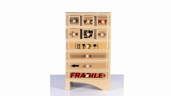 Un meuble avec plein de petits tiroirs, pour que chaque chose trouve sa place. Idéal pour ranger tous le nécessaire à vos loisirs créatifs.