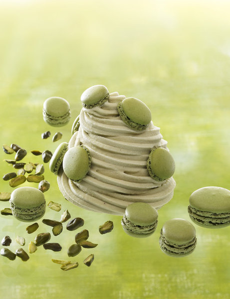Place aux glaces infiniment macarons chez Pierre Hermé avec mention spéciale aux exceptionnels parfums pistache et citron.