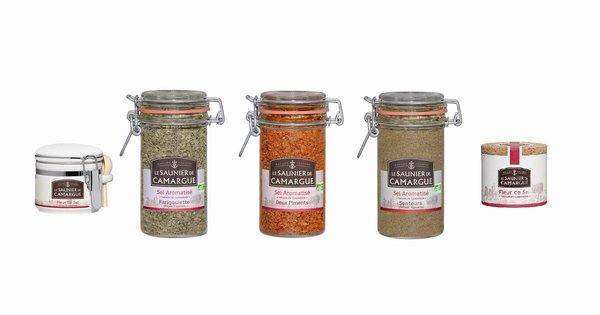 Les sels de Camargue aromatisés Deux Piments, Farigoulette et Senteurs, sont idéals pour les amateurs de plats méditerranéens. Gamme épicerie fine.