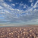 La succession de petits bassins rectangulaires à la faible couche d'eau est favorable à son réchauffement, et donc à son évaporation jusqu'à précipitation du sel.