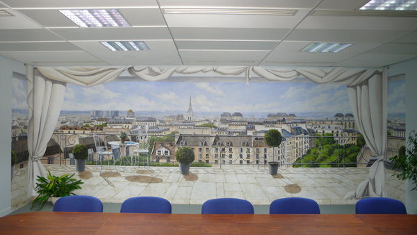 Etape 39 : Le décor terminé habille avec élégance l’ancien mur aveugle de la salle de réunion.