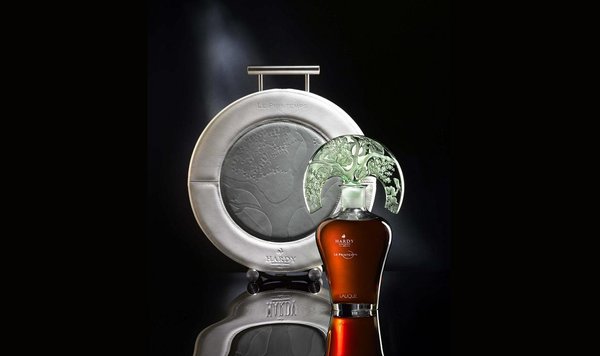 Un flacon d’exception signé Lalique, pour un cognac exceptionnel signé Hardy.