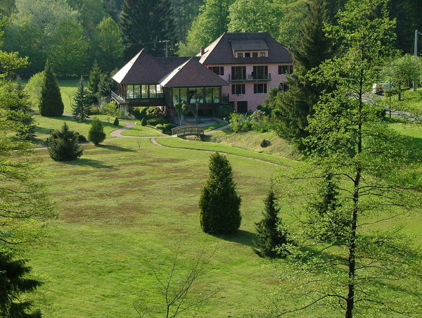 Un restaurant presque installé dans la forêt, proche de la frontière allemande.