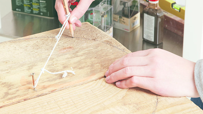 Etape 1 Préparation et traçage des arcs de cercle avec un compas simplissime.