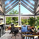 La véranda est un lieu de vie à part entière où vous pourrez profiter de la lumière naturelle tout au long de l’année. Mettez-y votre bureau, et faites le plein d’inspirations. Vie et Véranda.