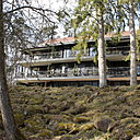 En pleine nature, l'hôtel K, construit par l'architecte Bernard Wilhem s'intègre parfaitement dans la forêt vosgienne.