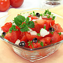 En tartare, les belles tomates d'été révéleront toutes leurs saveurs, relevées pas une sauce au basilic.