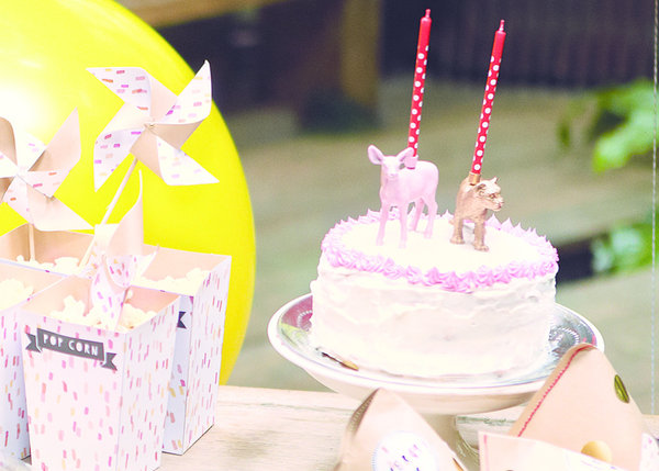 Réaliser des Bougies funky pour un goûter d'enfant.