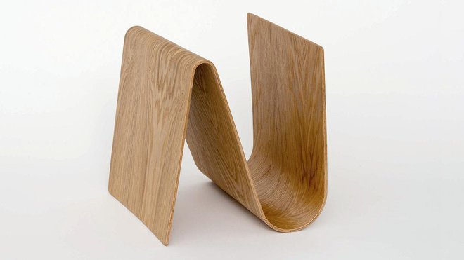 De séduisantes lignes courbes pour ce range-magazines en saule. 35 €. Monoprix.