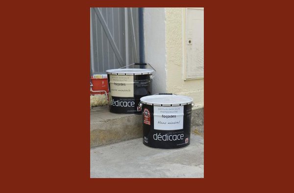 Il est important de choisir une peinture de façade de qualité et adaptées au mur mais aussi au climat. Le niveau d’imperméabilité est un gage de performance.