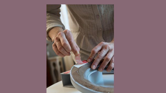 Etape 9 : Décollez le ruban de protection.