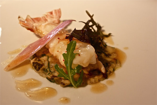 Langoustine rôtie, tartare d'huître... Un bel hommage à la mer nourricière.