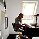 C’est bien connu, travailler sous une lumière naturelle est reposant pour la vue, et stimulant pour l’esprit. Les Velux s’insèrent dans toutes les pièces de la maison, même dans le bureau !