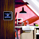 En plus du confort thermique, Velux a pensé au confort d’utilisation. Les fenêtres motorisées Intégra proposent ainsi 8 scenarii préenregistrés, dont la mise en route est gérée par une télécommande tactile intuitive, pour une gestion pratique et intelligente du quotidien !