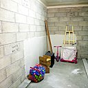 Après l'application de l'enduit Toupret, le mur de la cave a retrouvé un aspect propre et sain.