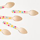 Impossible de résister au charme festif de ces jolies cuillères à pois. 6,20 € le lot de 20. Sucre Shop chez Etsy.