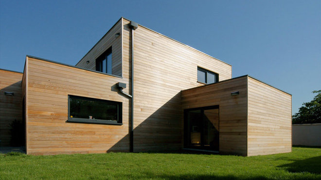 Cette maison de 200 m² ne consomme que 80 € de chauffage par an, soit 33 kW/m²/an, et se situe en dessous du label suisse Minergie (38 kW/m²/an). Soit bien en dessous du niveau de la RT 2012, définie, dans la région de Lyon à 60 kW/m²/an. Cette maison de 200 m² ne consomme que 80 € de chauffage par an, soit 33 kW/m²/an, et se situe en dessous du label suisse Minergie (38 kW/m²/an). Soit bien en dessous du niveau de la RT 2012, définie, dans la région de Lyon à 60 kW/m²/an.