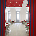 Les murs d’une épaisseur de plus d’un mètre sont peints de rayures rouge et bleu, avec un effet de gradation des largeurs. Les murs d’une épaisseur de plus d’un mètre sont peints de rayures rouge et bleu, avec un effet de gradation des largeurs.