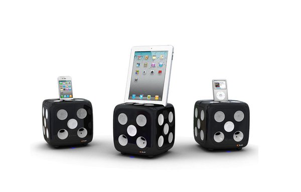 Les anglais de Viewquest aiment combiner créativité et haute technologie. Ils ont ainsi imaginé iDice, une collection rétro d’enceintes en forme de dés XXL. Originalité garantie ! (Disponible sur le site en juillet 2013)