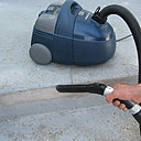 Etape 7 : Afin d’enlever toutes les poussières de l’ensemble de l’escalier et avant la mise en peinture générale, passer l’aspirateur pour parfaire le travail de préparation.