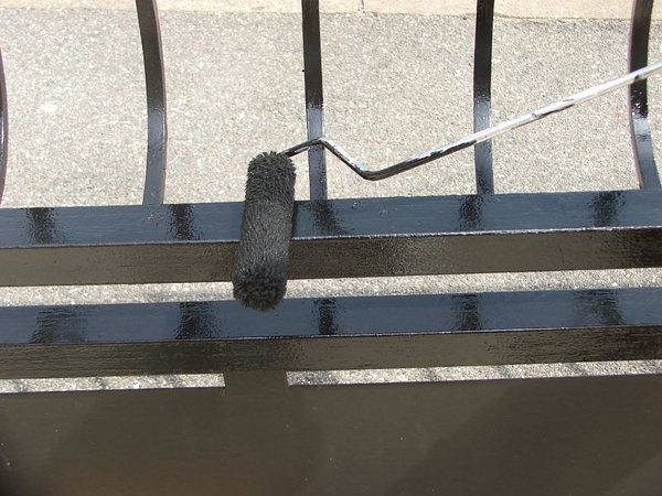 Etape 12 : Les traverses seront repeintes au rouleau patte de lapin.