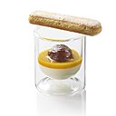 Un dessert gourmand avec une présentation très graphique, où la purée d’abricot qui recouvre la panna cotta est surmontée d’un marron confit : un équilibre parfait.