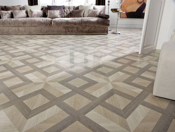 La céramique reproduit de manière réaliste des matériaux nobles tels que le marbre. (Grespania, Amberes)