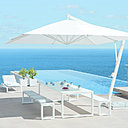 Dans la collection Nautic 2012 de Manutti, on trouve ce bel ensemble de repas, comprenant une table avec un plateau en verre blanc, deux bancs en aluminium thermolaqué, et un parasol carré en toile.