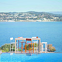 La table Zonda a été dessinée par l’Agence Avant Première pour Matière grise. Légèreté est le maître-mot pour ce mange debout pieds droits ou effilés, accompagné de la chaise UP.