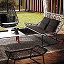 La collection Maia chez Kettal, imaginée par la designer Patricia Urquiola, est un exemple de légèreté et d’élégance, entre tressage artisanal, tissus et structure en aluminium. Des canapés et des fauteuils œuf suspendus qui appellent à la relaxation.