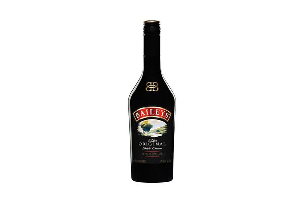 Créée en 1974, le fameux Baileys' fait peau neuve en 2013 avec une toute nouvelle bouteille élancée.