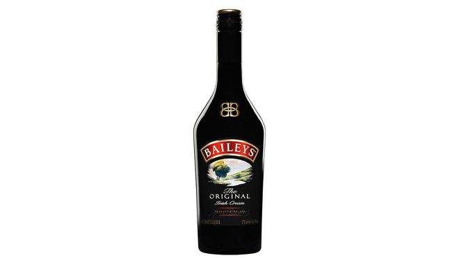 Créée en 1974, le fameux Baileys' fait peau neuve en 2013 avec une toute nouvelle bouteille élancée. Créée en 1974, le fameux Baileys' fait peau neuve en 2013 avec une toute nouvelle bouteille élancée.