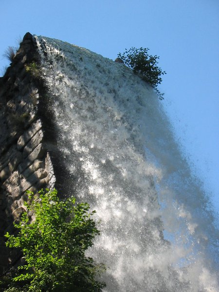 Avec ses 560 hectares, le parc Wilhelmshöhe de Cassel est le plus grand parc sur colline d’Europe. Il se trouve sur la route allemande des Contes de fée, un itinéraire de 600 kilomètres consacré aux contes et à la vie des Frères Grimm.