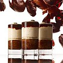 Émotion café: un baba imbibé au café, crème Chantilly au café Iapar Rouge du Brésil et gelée à la pulpe de café Cascara.