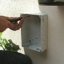 Etape 32 : Fixer le boîtier des batteries à l’endroit souhaité.