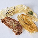 Elégantes et originales, les chips de riz complets de Camargue déclinées dans les trois couleurs.
