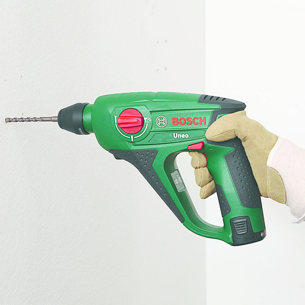 Etape 3 : Percez les trous dans le mur avec le bon foret.